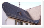 Altdeutsche Deckung mit Naturschiefer mit scharfen Hieb im Ortskern von Hattenheim Altdeutsche Deckung mit Naturschiefer mit scharfen Hieb im Ortskern von Hattenheim